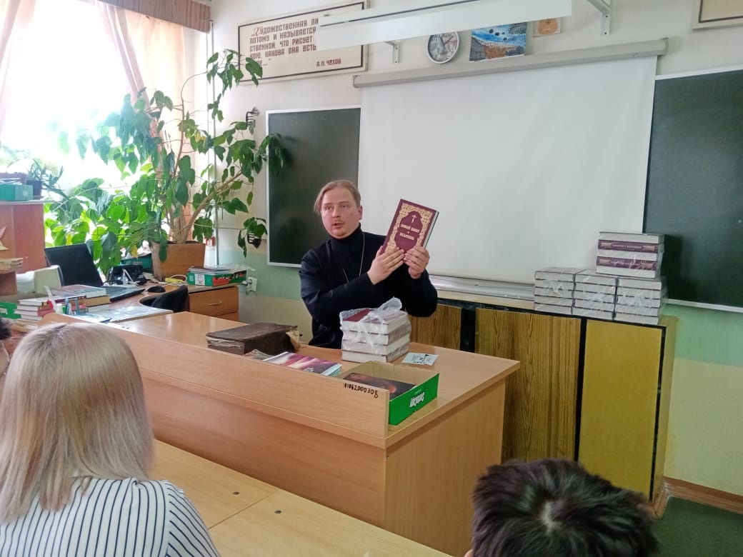 Встреча со студентами Удомельского колледжа посвященная дню православной Книги.