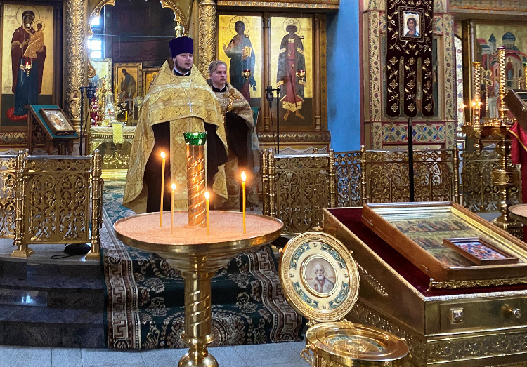 Клирики Удомельского благочиния совершили молебен пред иконой Пресвятой Богородицы «Неопалимая Купина» 