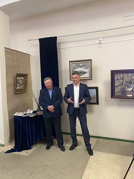 Благочинный Удомельского округа посетил выставку заслуженного художника России Давыдова Н.С.