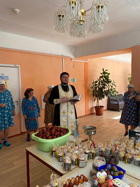 Председатель отдела социального служения и благотворительности Бежецкой епархии , благочинный Удомельского округа иерей Петр Губанов  посетил социальные учреждения города Удомля.