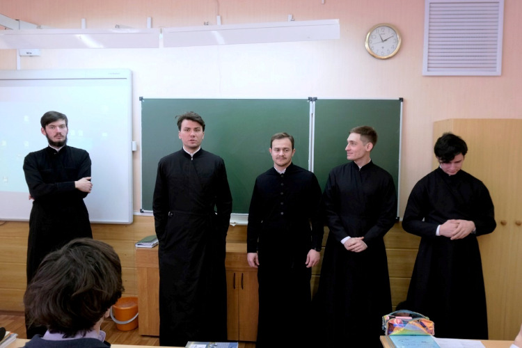 Студенческая группа Московской духовной академии посетила Удомельское благочиние 