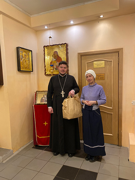 16 февраля в честь праздника Сретения Господня, 20 многодетных семей получили подарки от отдела социального служения и благотворительности Бежецкой епархии.