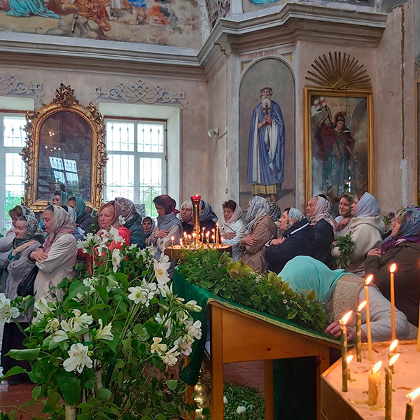 День Святой Троицы встретили в храме Воскресения Славущего село Карельское.