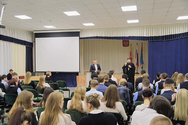 Священнослужители Удомельского благочиния посетили с 11 по 15 сентября общеобразовательные средние школы г.Удомля.