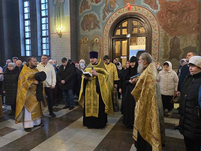 31 декабря в Князь-Владимирском кафедральном храме совершился новогодний молебен.