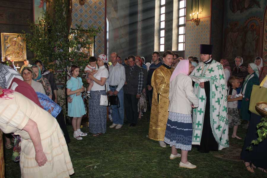 Праздничная служба в Князь-Владимирском соборе г.Удомля на праздник Святой Троицы