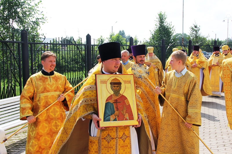 Об архиерейских богослужениях в Князь-Владимирском соборе в день Крещения Руси.
