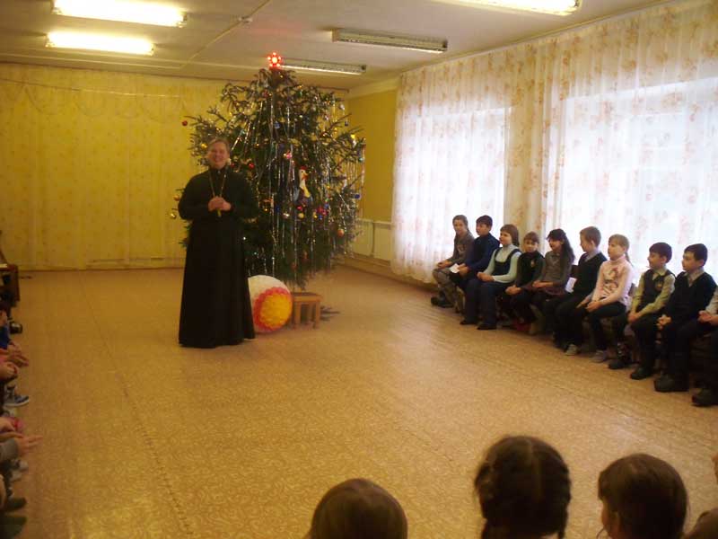 Праздничная новогодняя елка в Молдинском детском саду