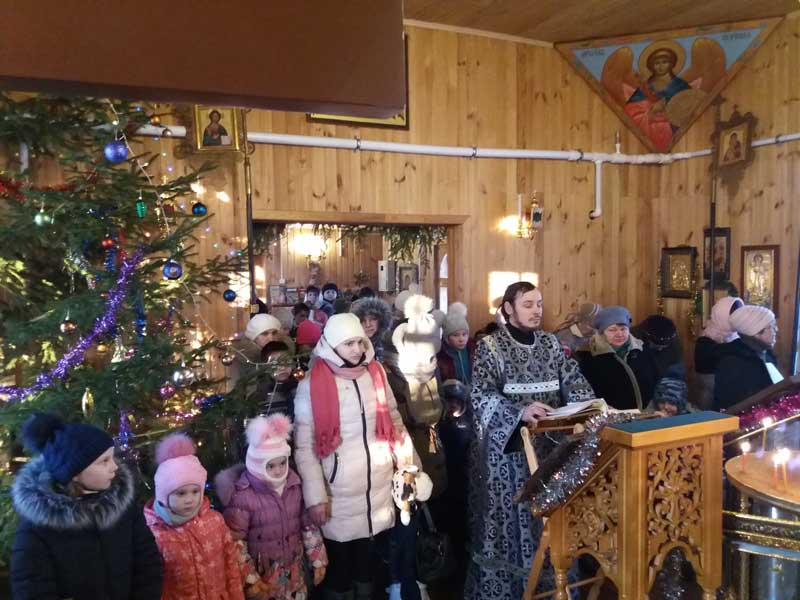 В сельских храмах Удомельского благочиния прошли праздничные Рождественские богослужения