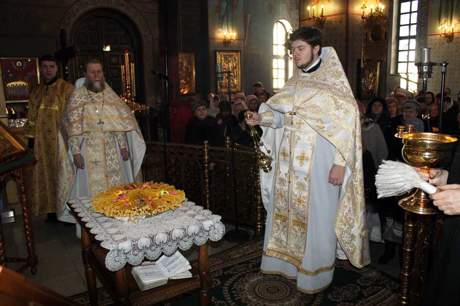 Праздничная служба в Князь-Владимирском соборе на Сретение Господне