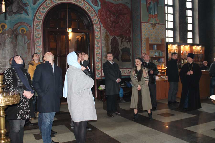 Князь Владимирский собор посетила делегация из Финляндии