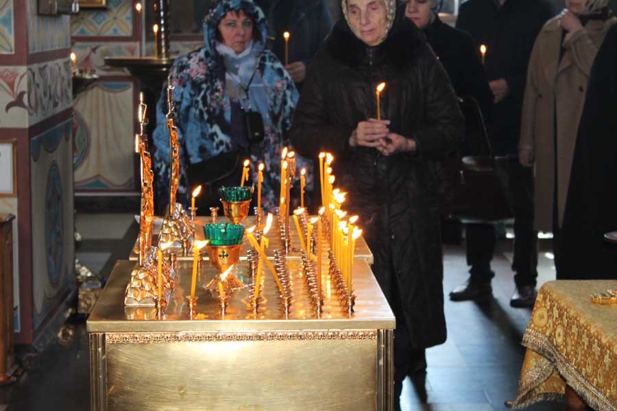 Панихида, по жертвам теракта 3 апреля в Санкт Петербурге, прошла в Князь-Владимирском соборе