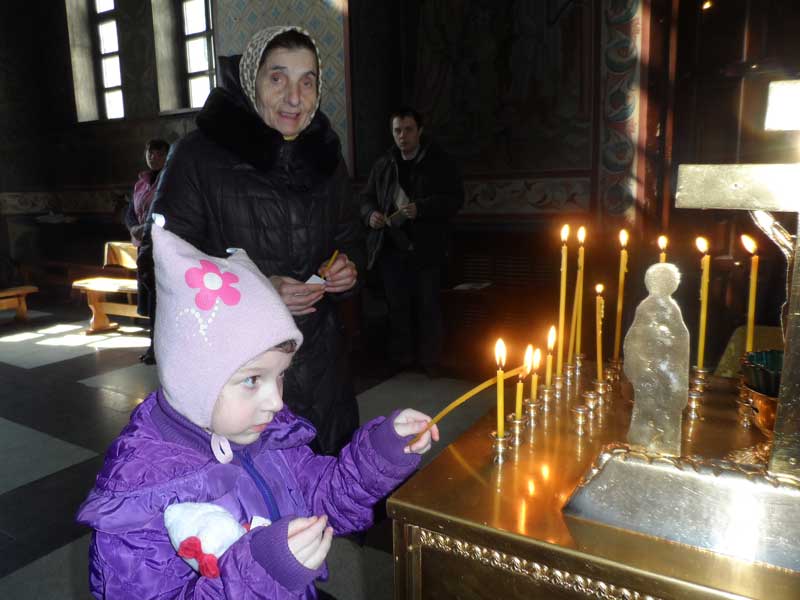 Панихида, по жертвам теракта 3 апреля в Санкт Петербурге, прошла в Князь-Владимирском соборе