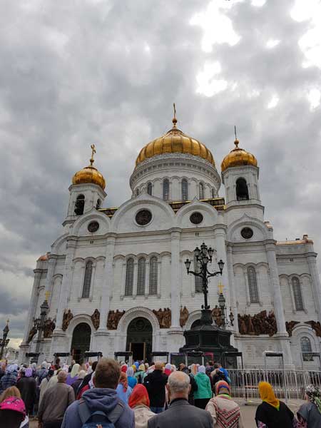 Делегация паломников из Удомли посетила Храм Христа Спасителя г.Москвы и все паломники приложились к мощам Свт. Николая Чудотворца