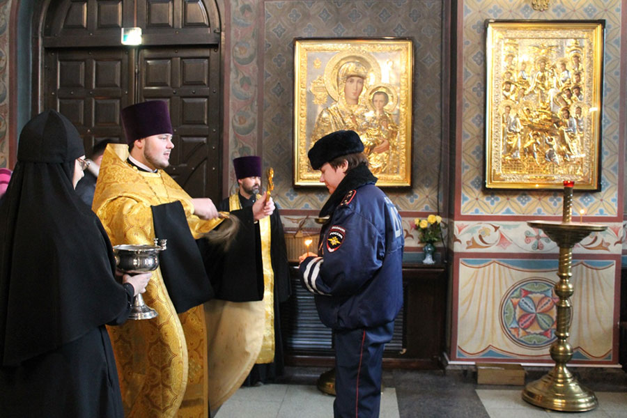 Заупокойная лития по погибшим сотрудникам МВД прошла в Князь-Владимирском соборе