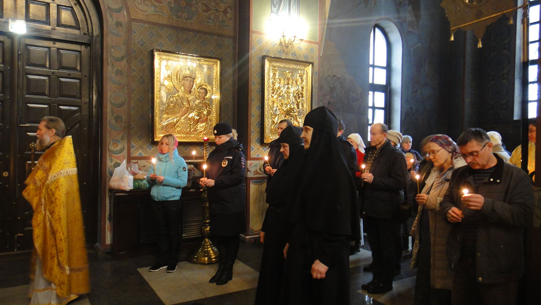 Панихида по жертвам ДТП прошла в Князь-Владимирском соборе г.Удомля