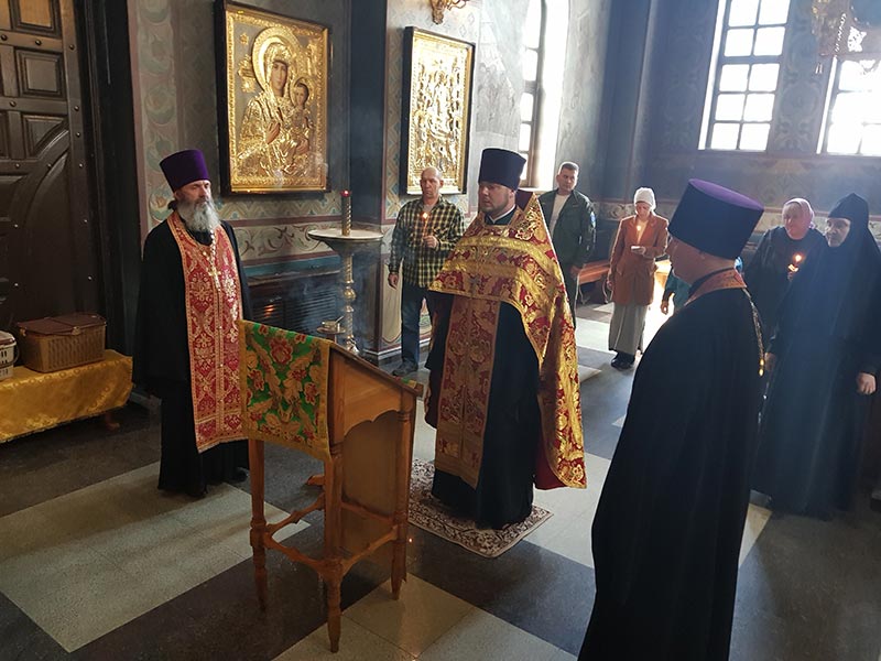 В Князь-Владимирском соборе г.Удомля помолились о жертвах пожара в Кемерово.