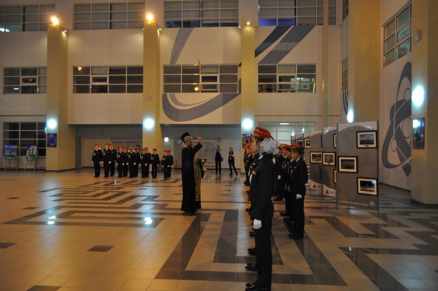Клирик Удомельского благочиния принял участие в торжественной церемонии посвящения учащихся в кадеты.
