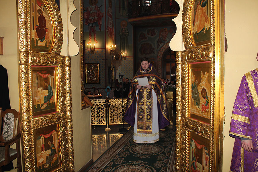 Праздничные службы в Князь-Владимирском соборе на Крестопоклонной неделе