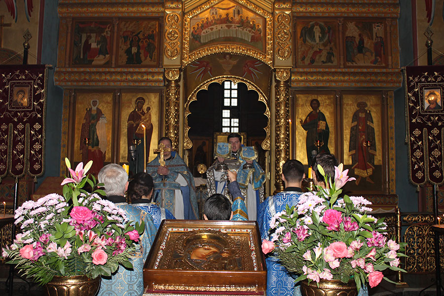 Праздничные службы в день празднования Казанской иконе Божией Матери