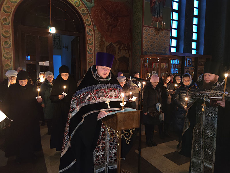 В Князь-Владимирском соборе г.Удомля началось чтение Великого Покаянного Канона.