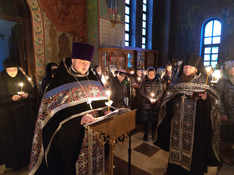 В Князь-Владимирском соборе г.Удомля началось чтение Великого Покаянного Канона.
