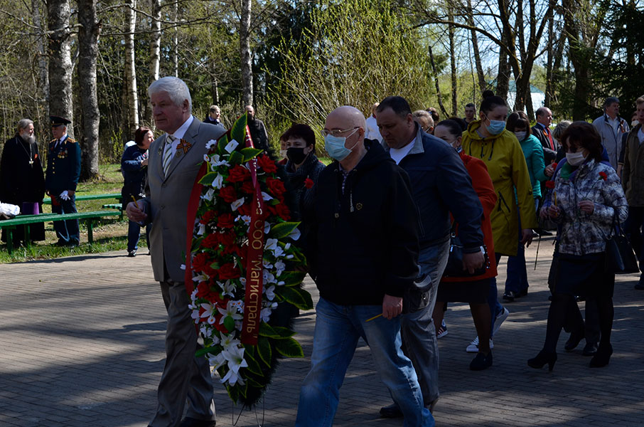 9 мая в Удомле отслужили заупокойную литию на братской могиле