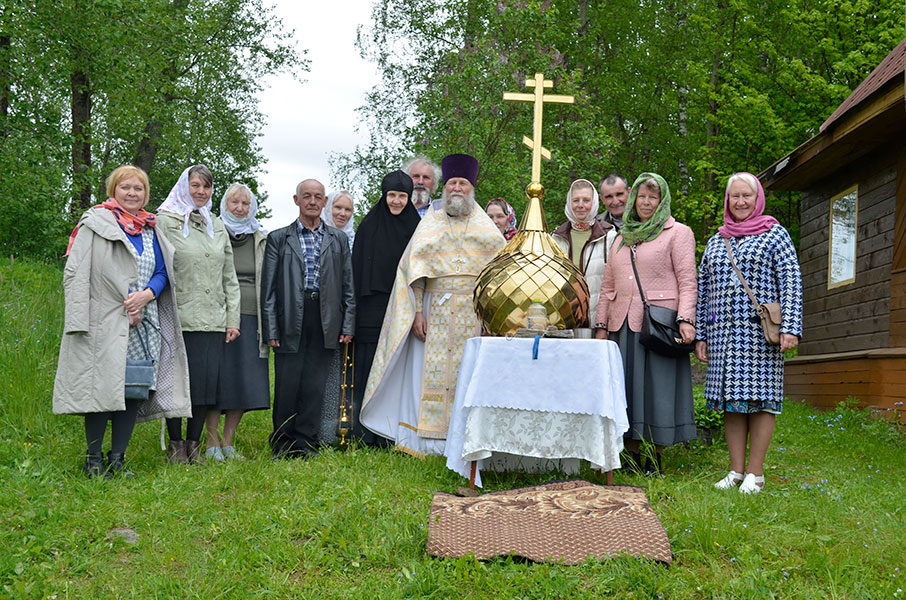 Освящение и установка крестов на часовни в с.Островно и с.Касково Удомельского района.