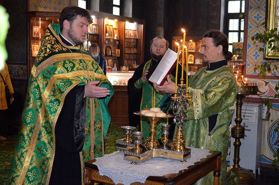 Праздничные службы на праздник Святой Троицы прошли в Князь-Владимирском соборе г.Удомля